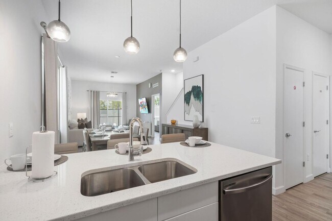 Building Photo - 384 Famagusta Dr