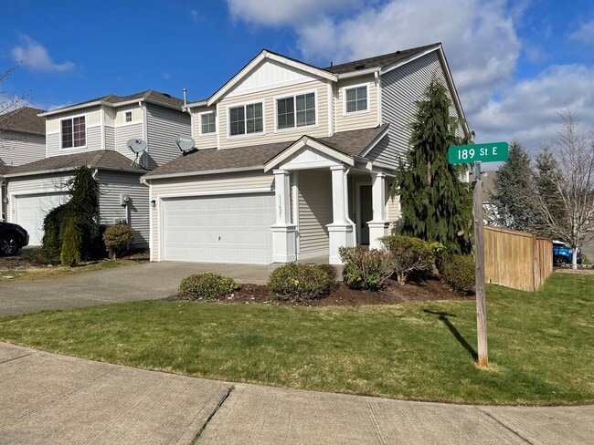 Building Photo - Lovely South Hill Home!