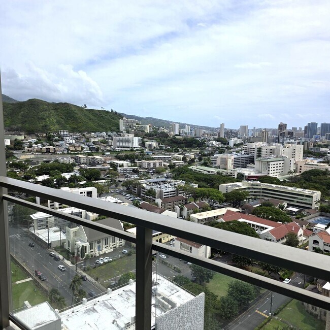 Building Photo - Capital Place One Bedroom Condo