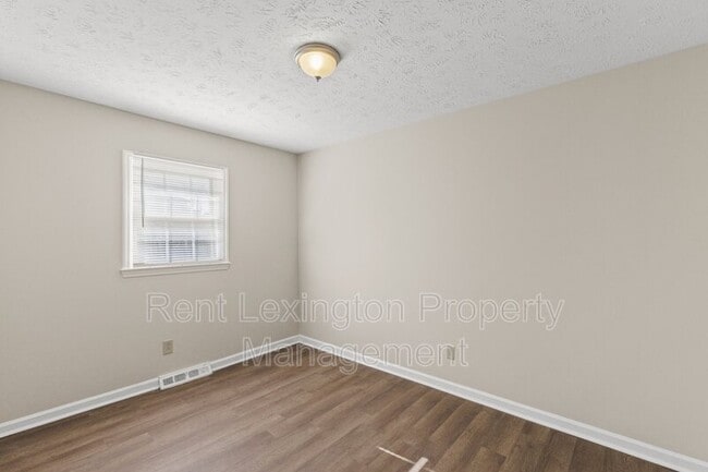 Building Photo - 3395 Montavesta Rd