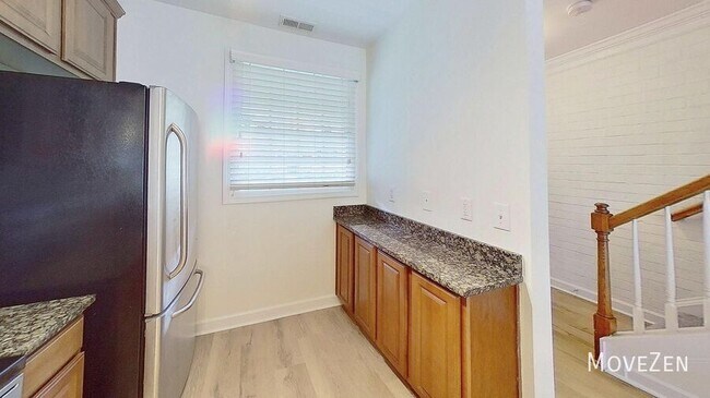 Building Photo - 1336 Green Oaks Ln