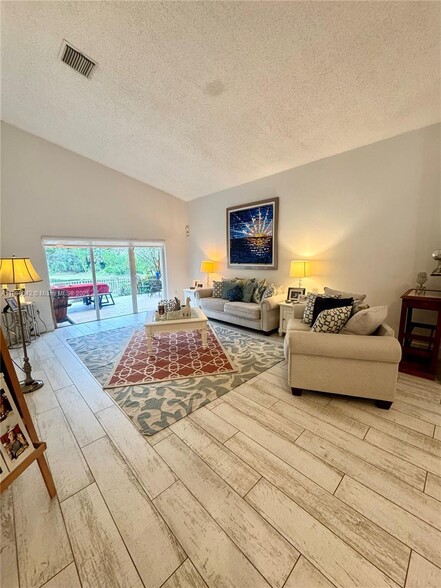Primary Photo - 685 SW 198th Ter