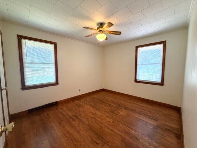 Building Photo - ~~ Cute 2-bedroom Brick Ranch located in Elon ~~