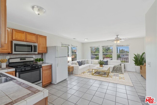 Building Photo - 4821 Topanga Canyon Blvd