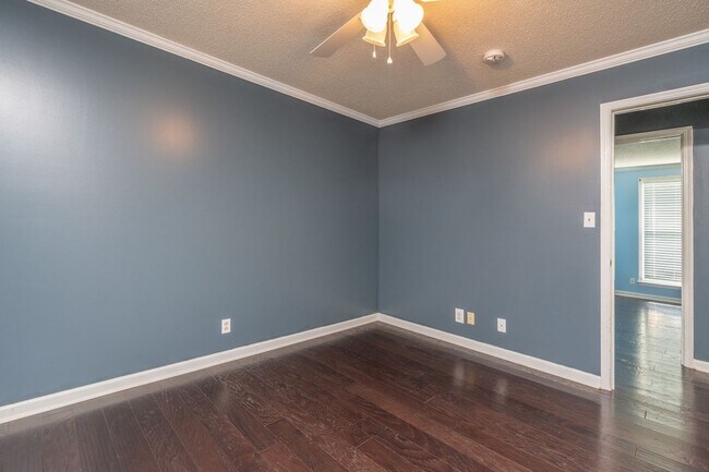 Building Photo - 3704 Trenton Rd