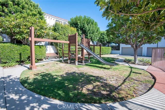 Building Photo - 549 W 220th St