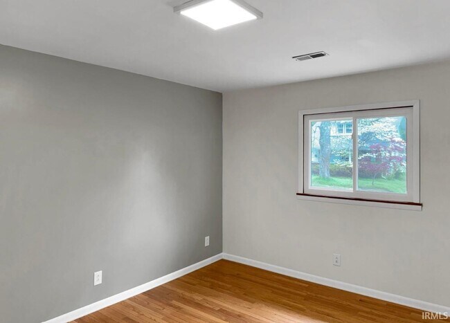 Building Photo - 205 S Bryan Ave