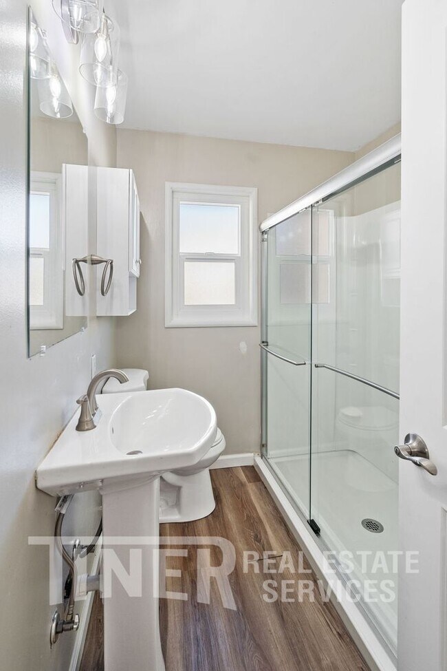 Building Photo - Tahoe Park 2 Bedroom Duplex