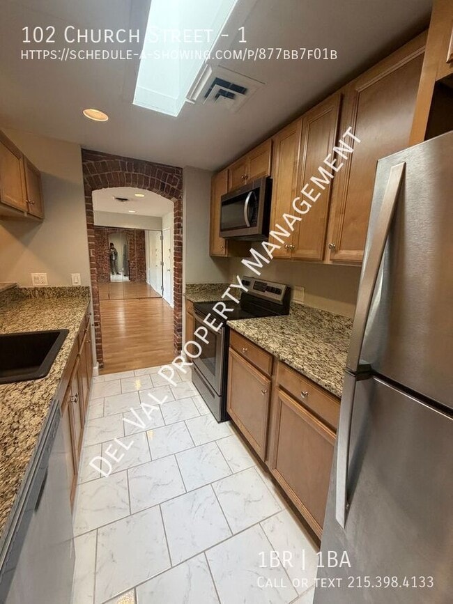 Building Photo - 102 Church St