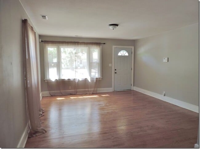 Building Photo - 310 Forrest Rd W