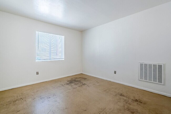 Building Photo - 434 N Norris Ave