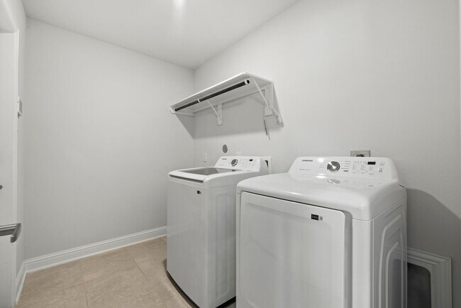 Building Photo - 13301 Lago Acero