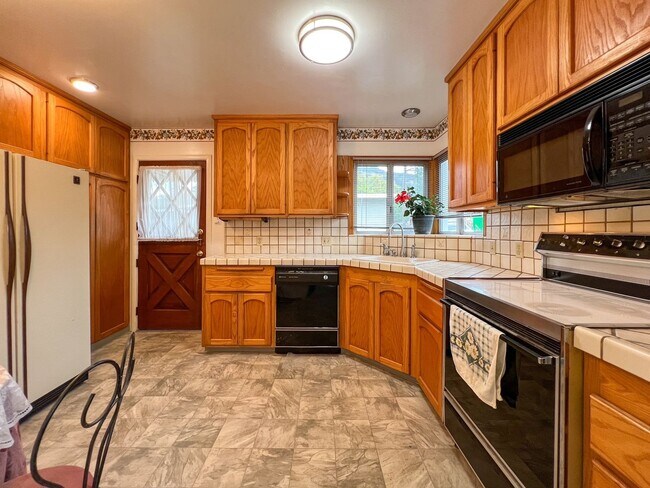 Building Photo - 1624 Ora Dr