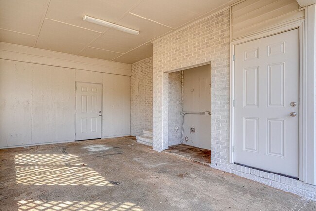 Building Photo - 118 1st Ave