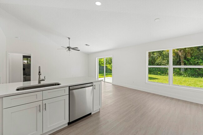 Building Photo - 7304 Miramar Ave