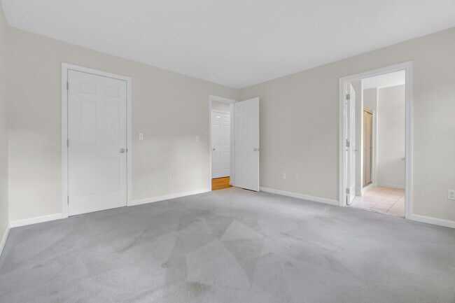 Building Photo - 319 Stearns St