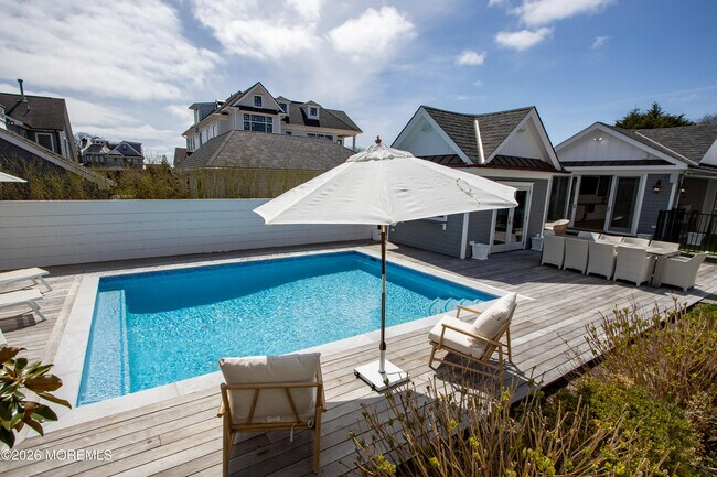 Building Photo - 207 Monmouth Ave