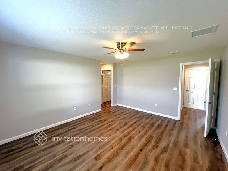 Building Photo - 691 SW Hillsboro Cir
