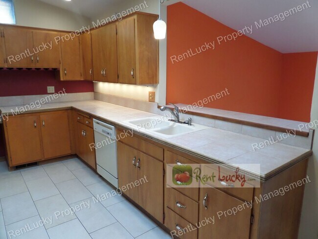 Building Photo - RARE FIND! Adorable 3-Bedroom Mid-Century Home in Great Des Moines Location!!