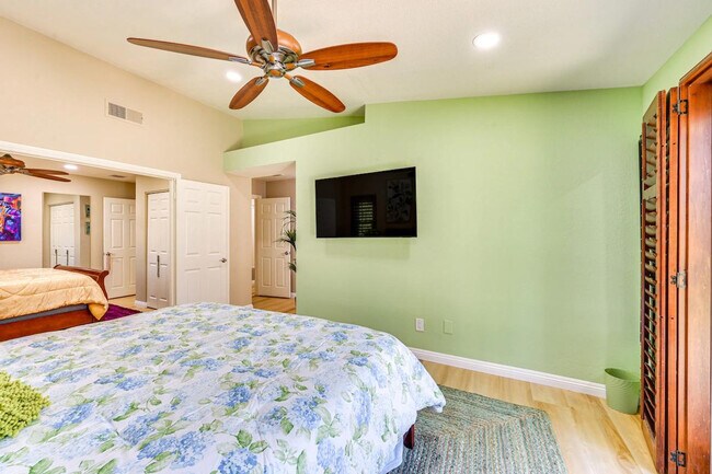 Building Photo - 1519 Via Hacienda