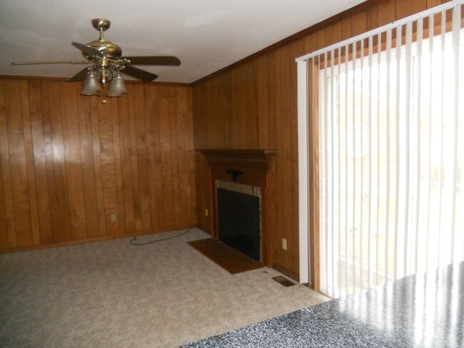 Building Photo - 868 Moyer Rd