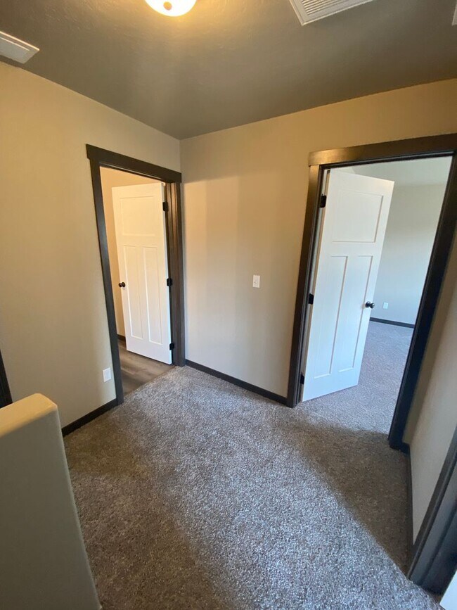 Building Photo - New home on 8th Avenue in Spirit Lake
