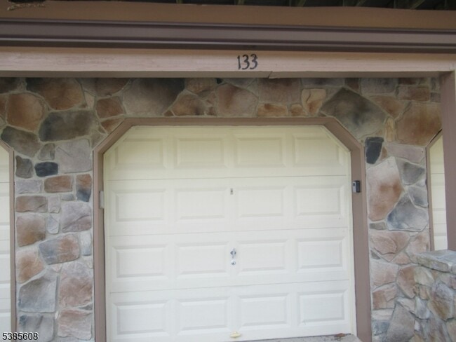 Building Photo - 133 Woods Edge Dr