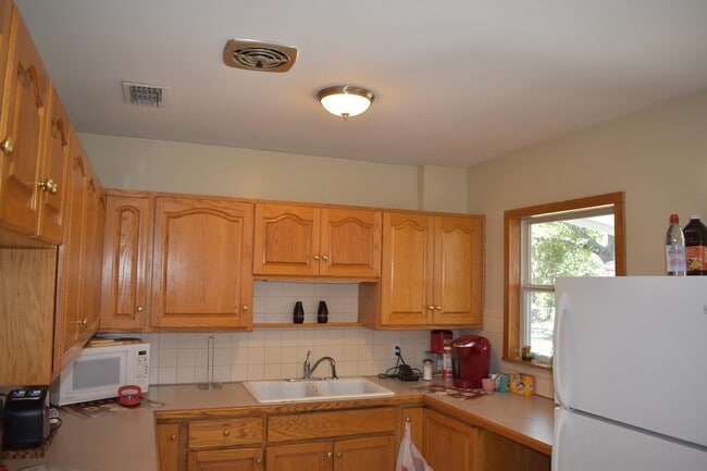 Building Photo - 4735 Redstone Dr