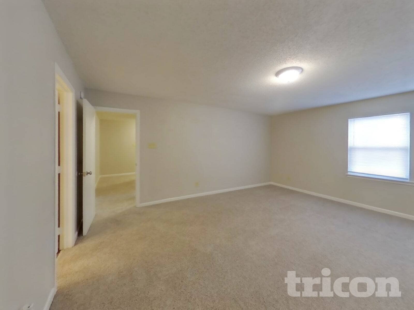 Building Photo - 2322 Edgewater Cir