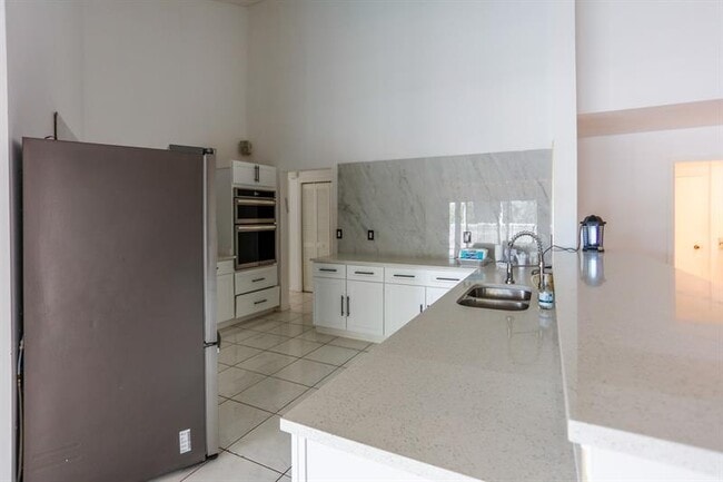 Building Photo - 5317 NW 67th Ave