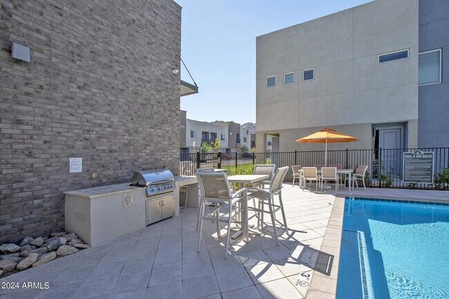 Building Photo - 9700 S Central Ave