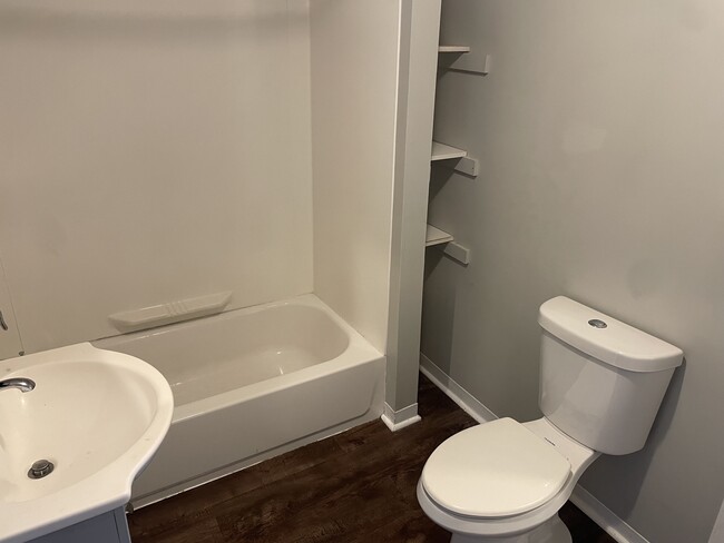 Building Photo - 633 Main St