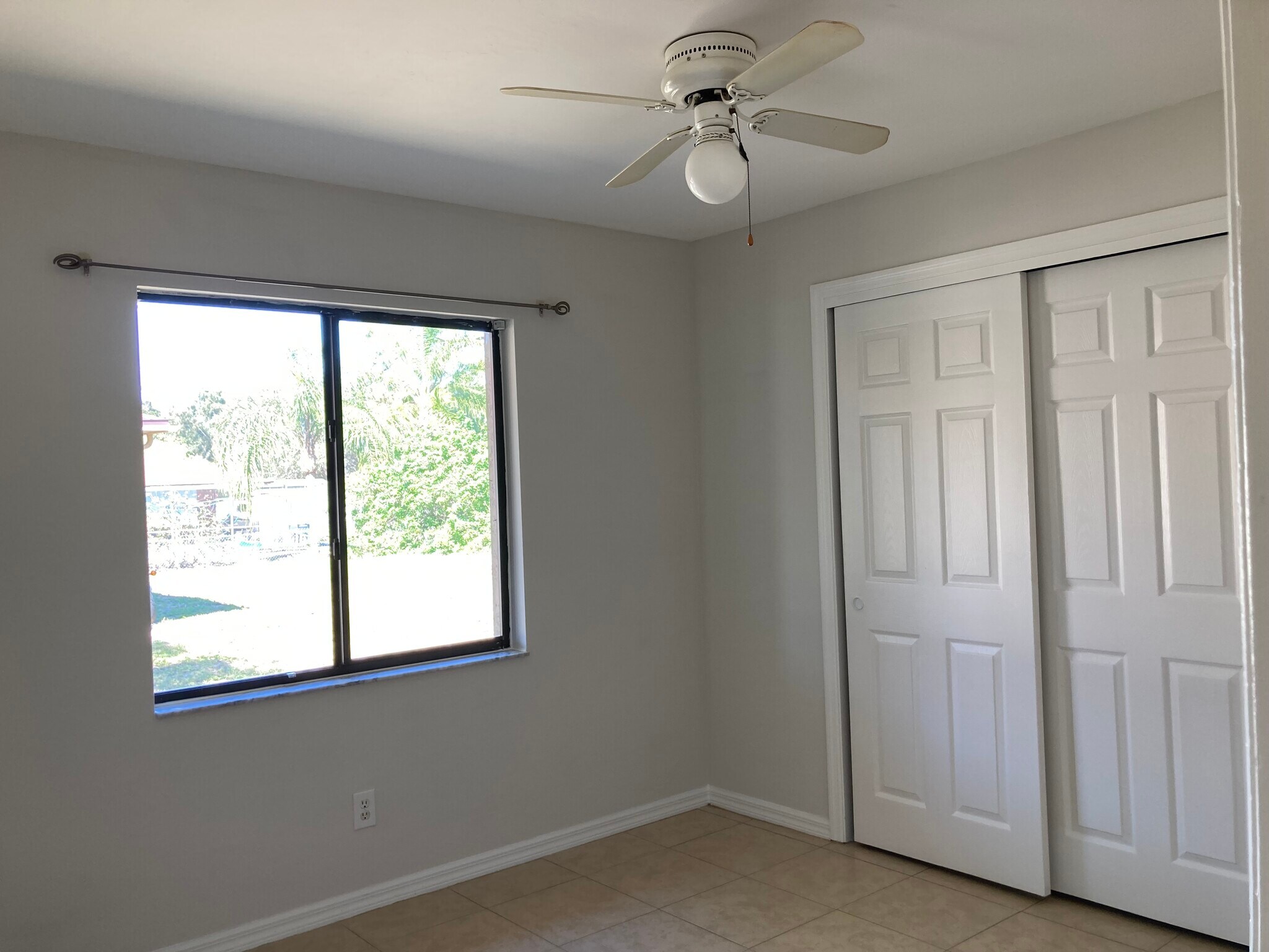 Building Photo - 18633 Holly Rd