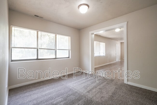 Building Photo - 276 W 700 N
