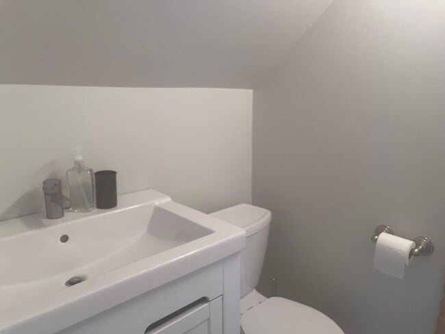 Building Photo - 2 Bedroom in Woodstock