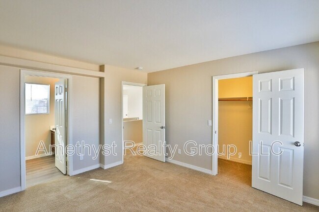 Building Photo - 11706 W Sunnyside Dr