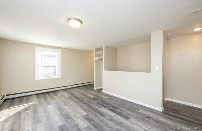 Building Photo - 2818 Whitney Ave