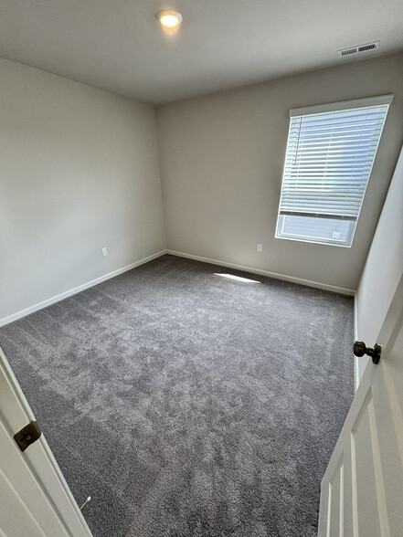 Building Photo - 572 Lyness Dr