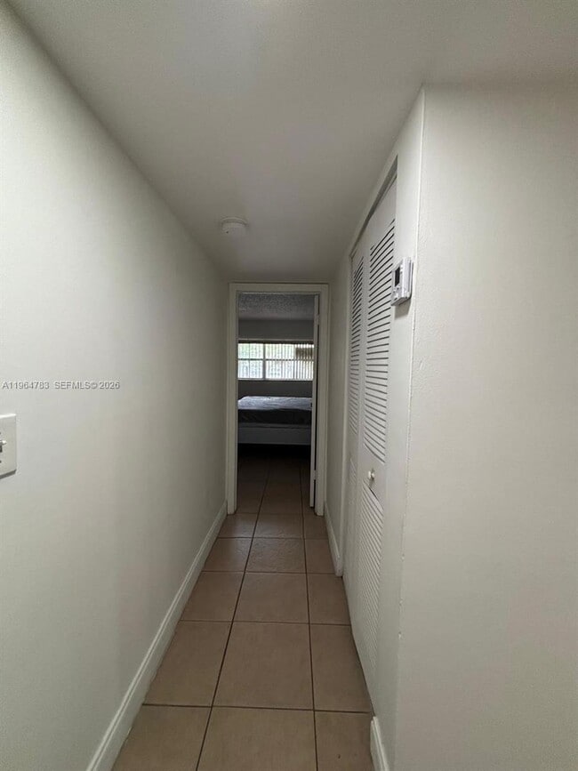 Building Photo - 9365 Fontainebleau Blvd