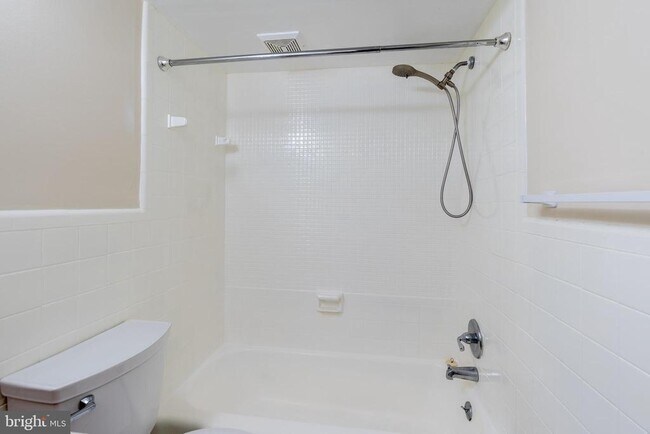 Building Photo - 22 Manor Cir