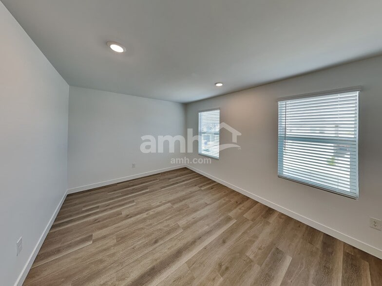 Building Photo - 9543 E Friedel Dr