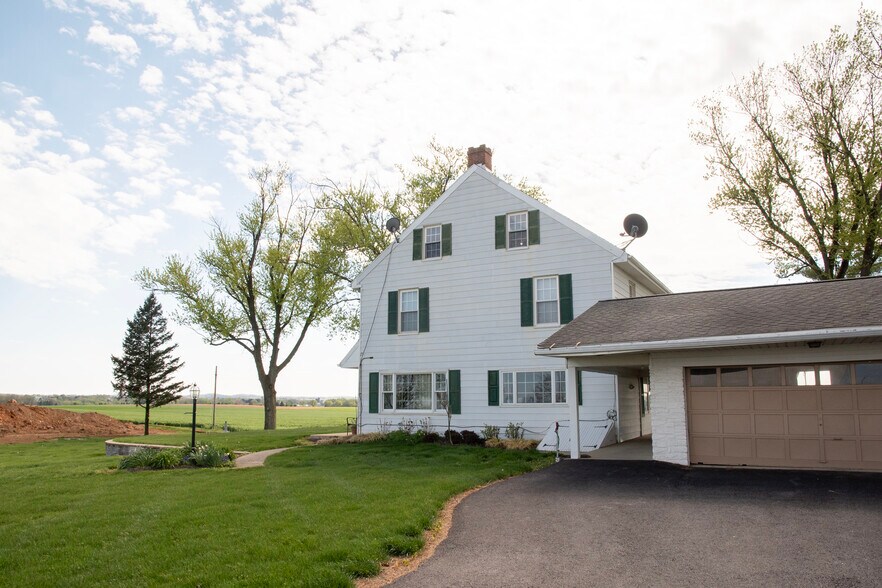 Building Photo - 488 S Colebrook Rd