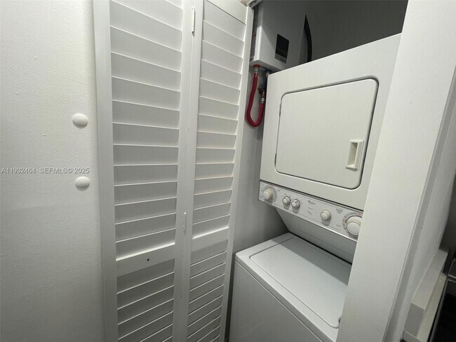 Building Photo - 7800 S Colony Cir