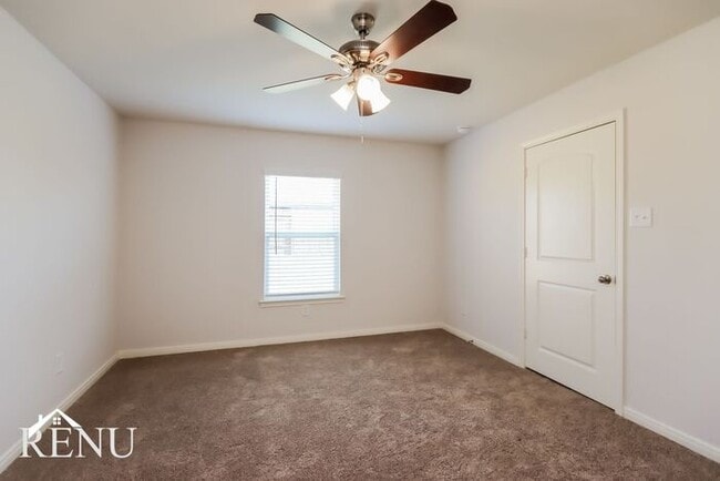Building Photo - 10421 Sweetwater Creek Dr
