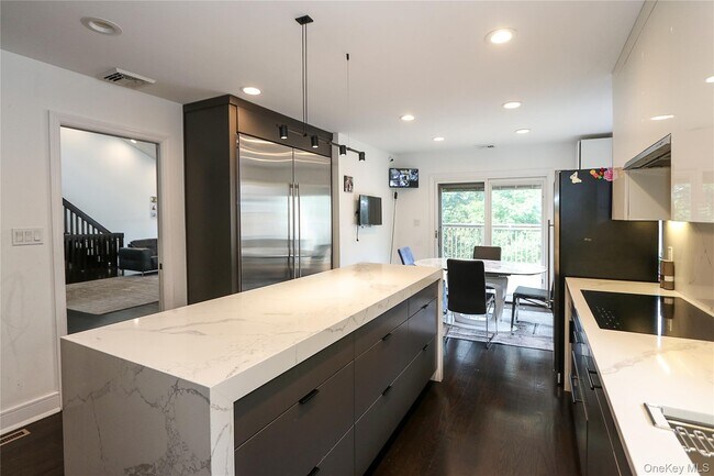 Building Photo - 35 Old Pond Rd