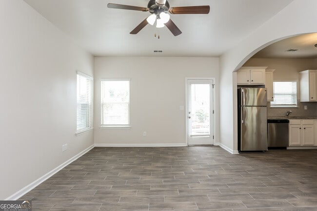 Building Photo - 264 Magnaview Dr