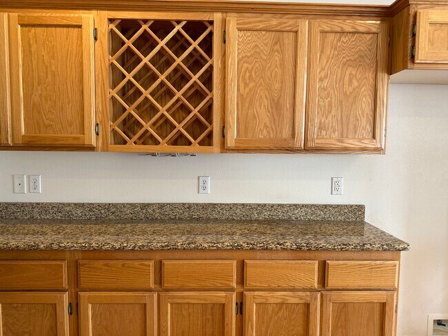 Building Photo - 813 Solano Cir