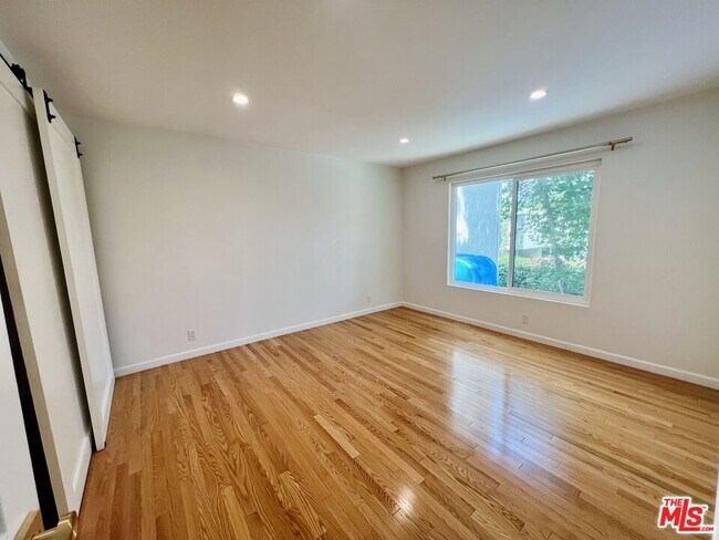 Building Photo - 2209 Summertime Ln