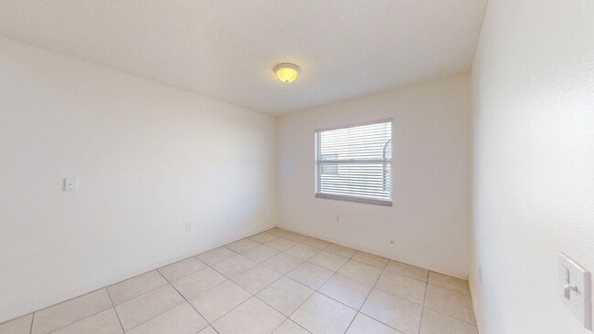 Building Photo - 704 49th St E