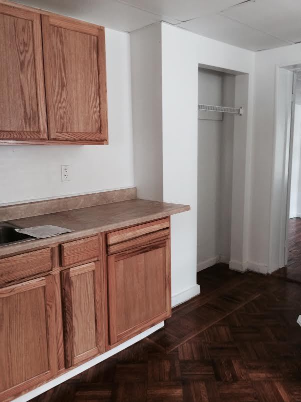 Building Photo - 2nd Floor 3 Bedroom Apartment-East End of York City!